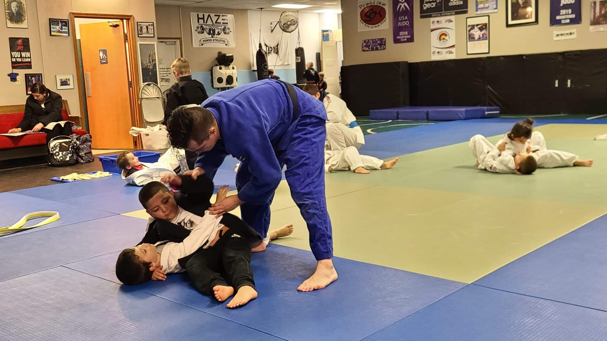 kids learning judo